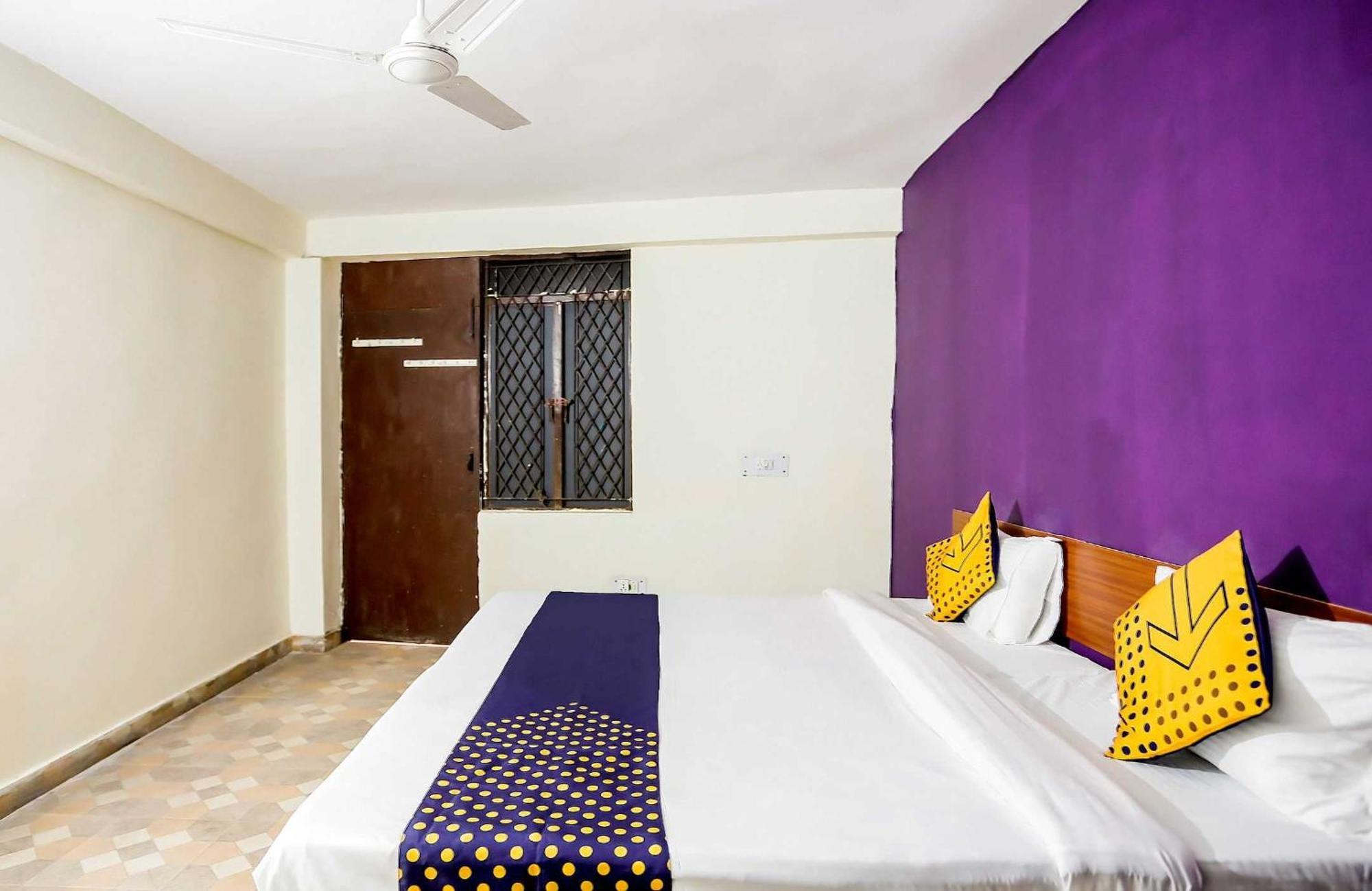 Spot On Harry's 1 Near Select Citywalk Mall Hotel New Delhi