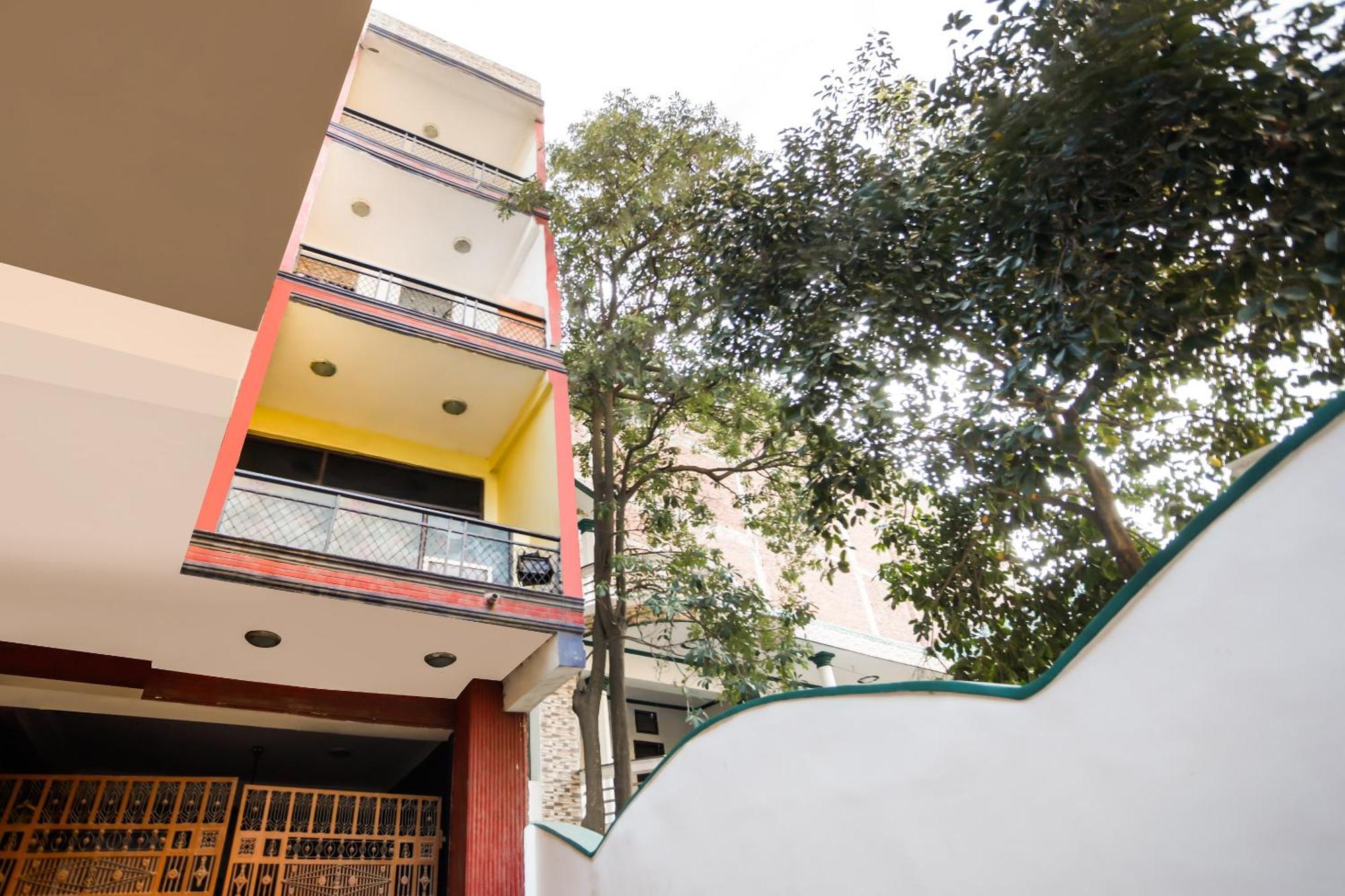 Hotel Spot On Harry's 1 Near Select Citywalk Mall 2*